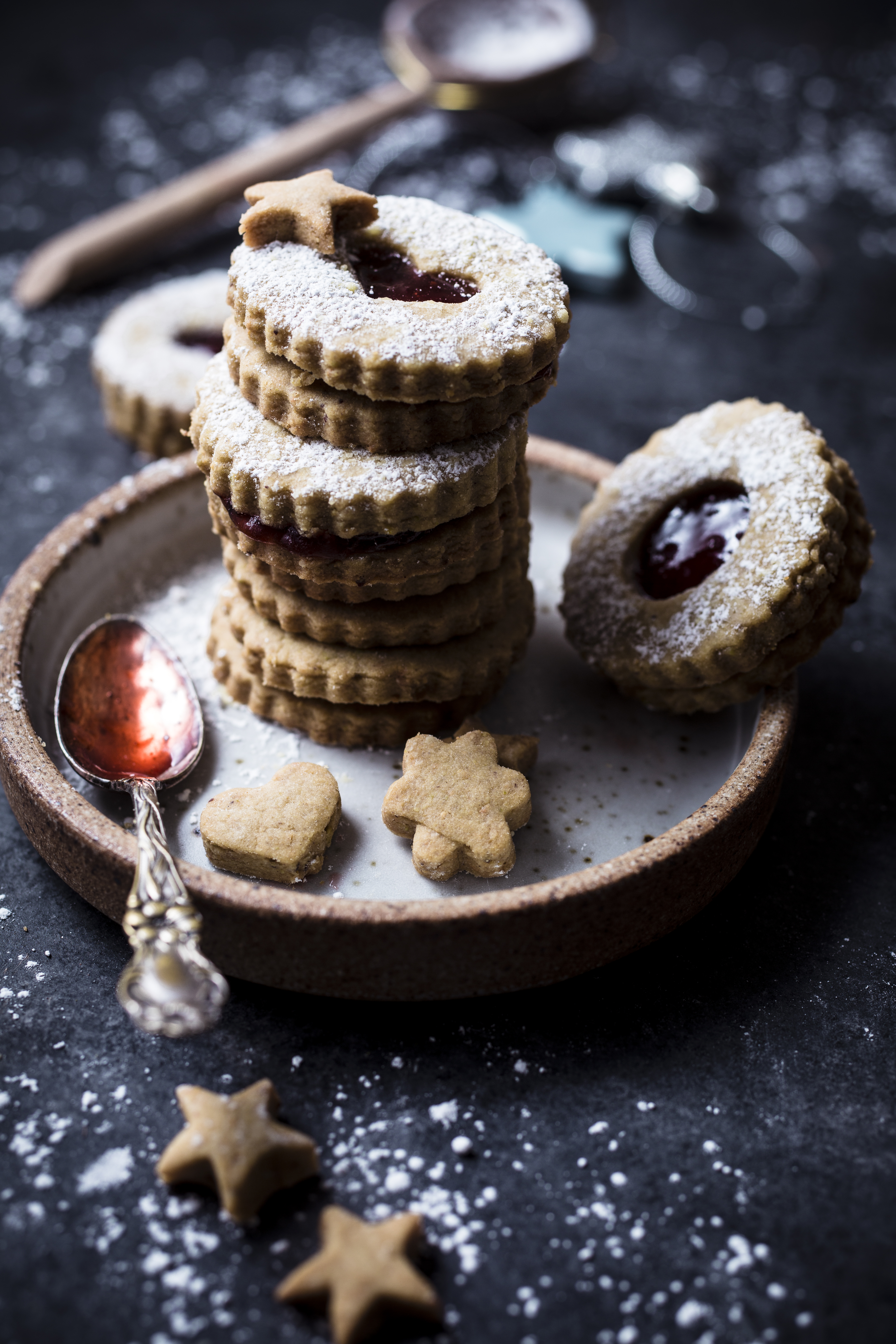 PISTACHIO STRAWBERRY LINZER COOKIES 