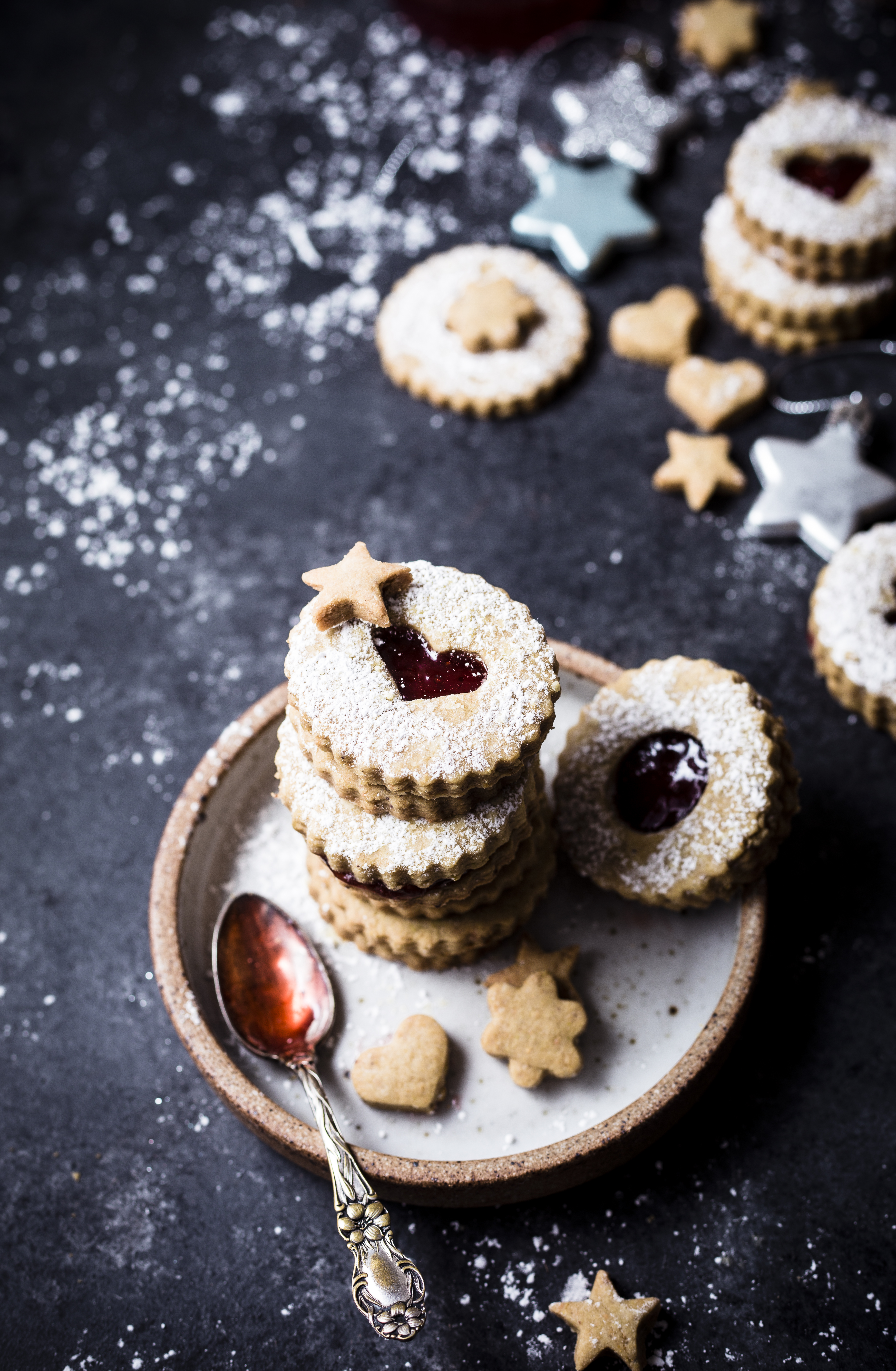 PISTACHIO STRAWBERRY LINZER COOKIES 