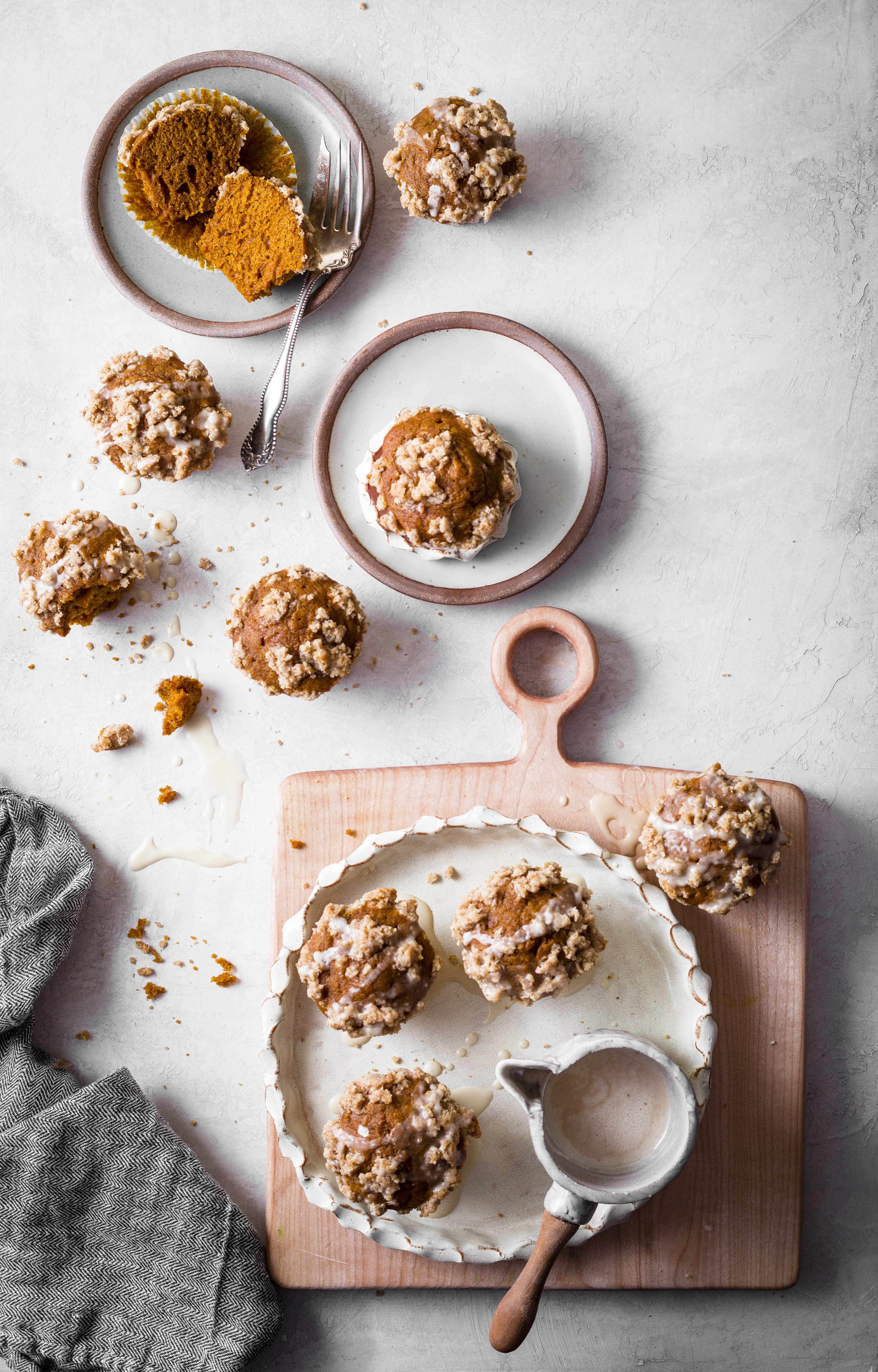 PUMPKIN CRUMB CAKE MUFFINS