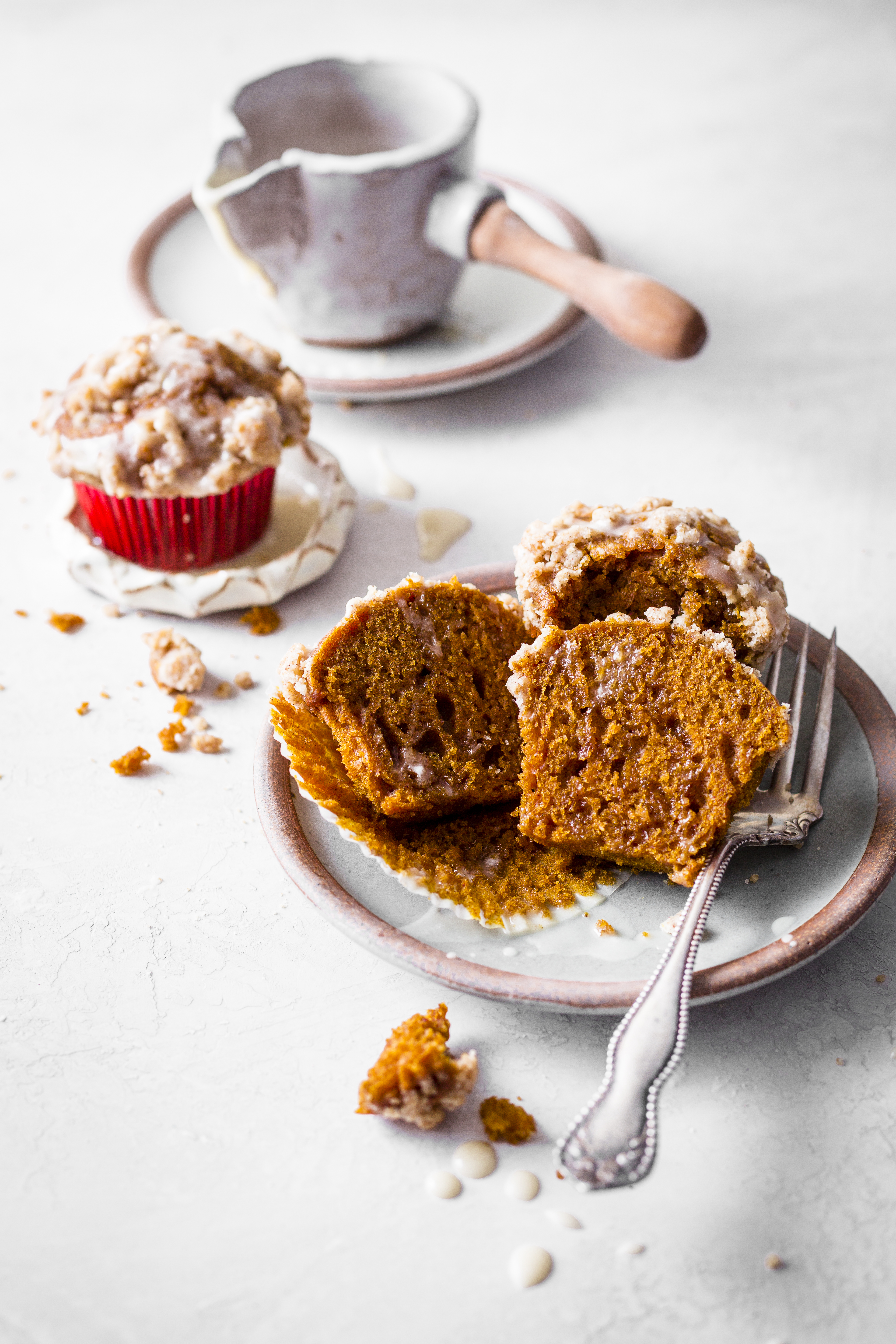 PUMPKIN CRUMB CAKE MUFFINS